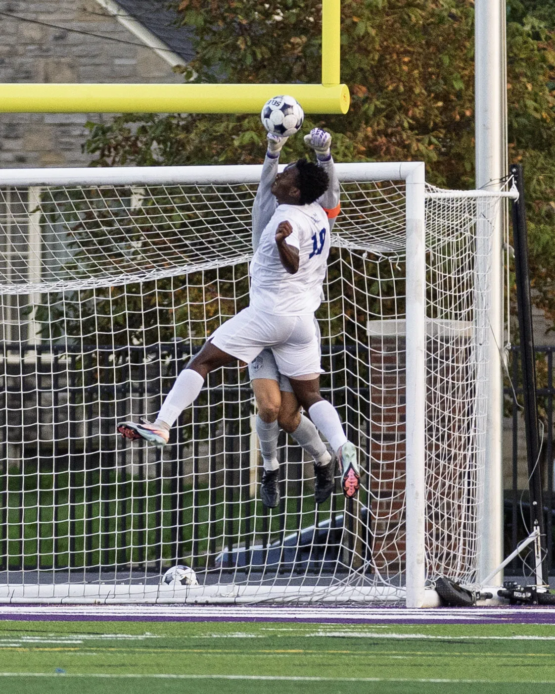 Aerial duel in the goalmouth
